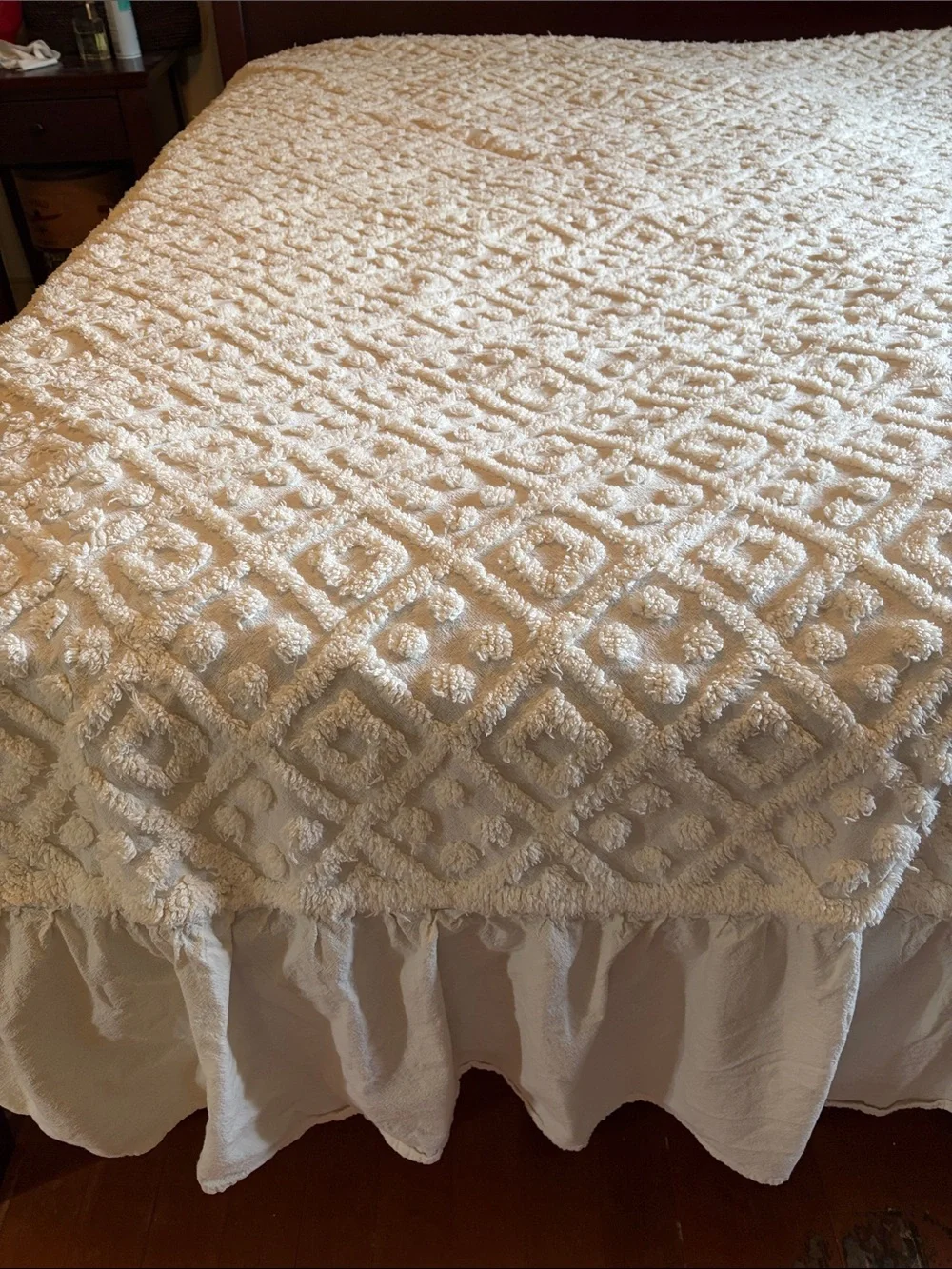 Plush Diamond-Textured Chenille Bedspread - White ruffled